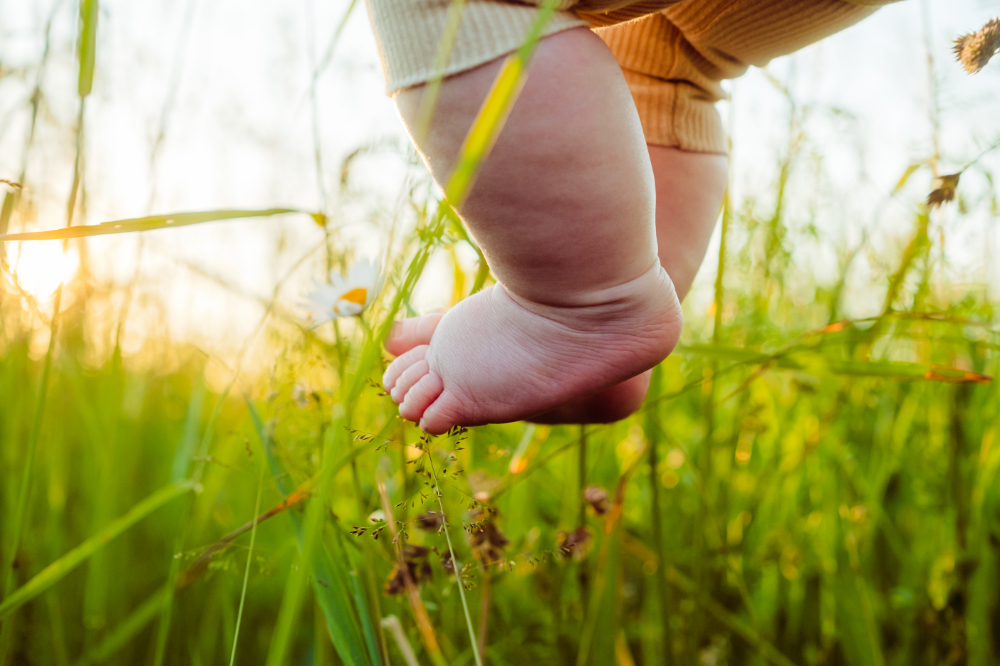 baby's barefeet